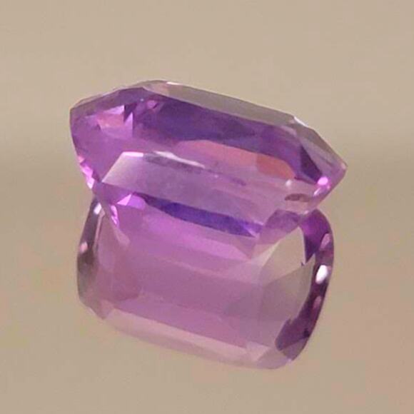 Gorgeous 6+ Carat VVS Cushion Cut Amethyst! - Picture 4 of 6